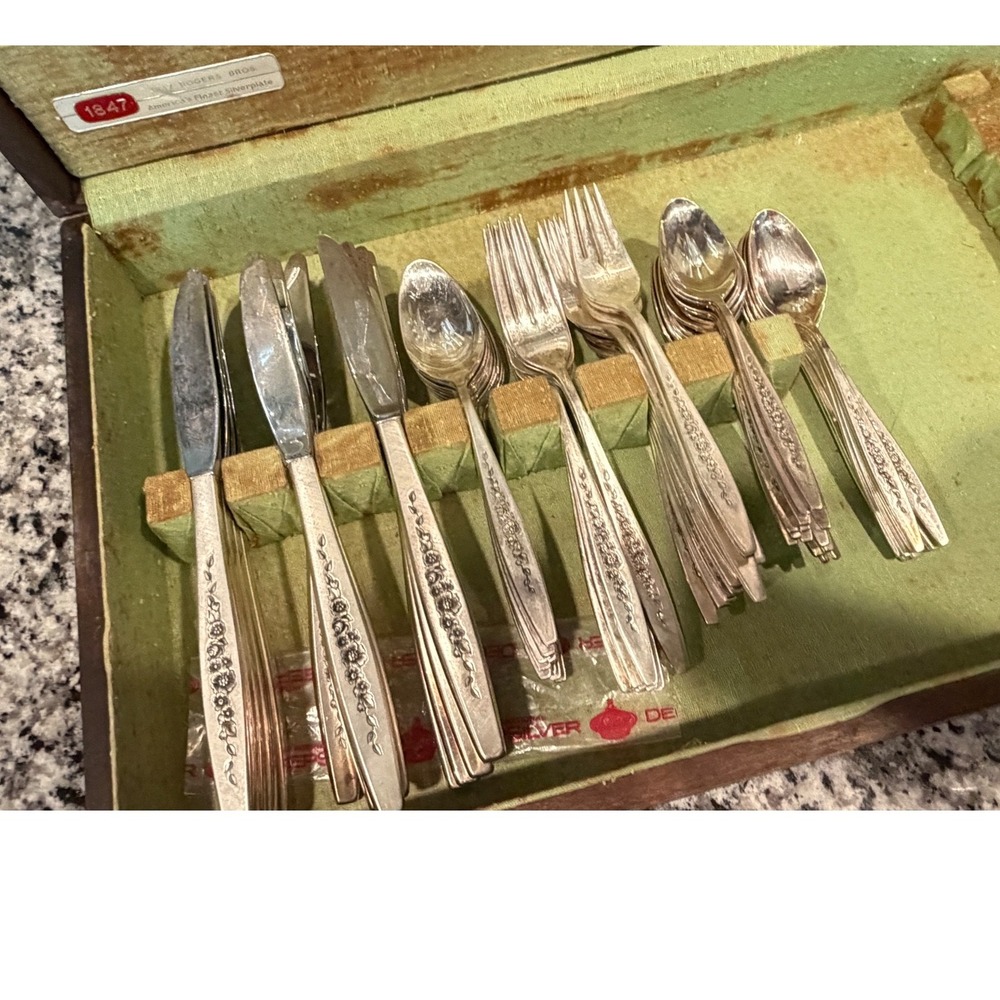 1847 Rogers Bros Silver Fashion Flatware Set International Silver Co/Chest 78 Pz - Picture 6 of 15